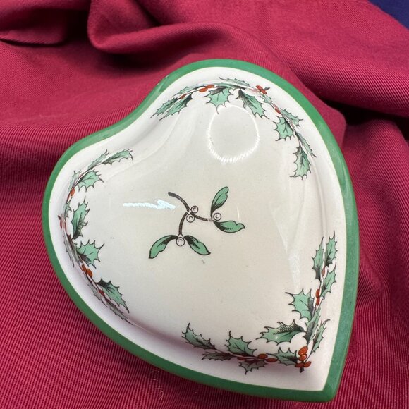 Spode Christmas Tree Heart-Shaped Covered Box Made in England - Picture 14 of 14